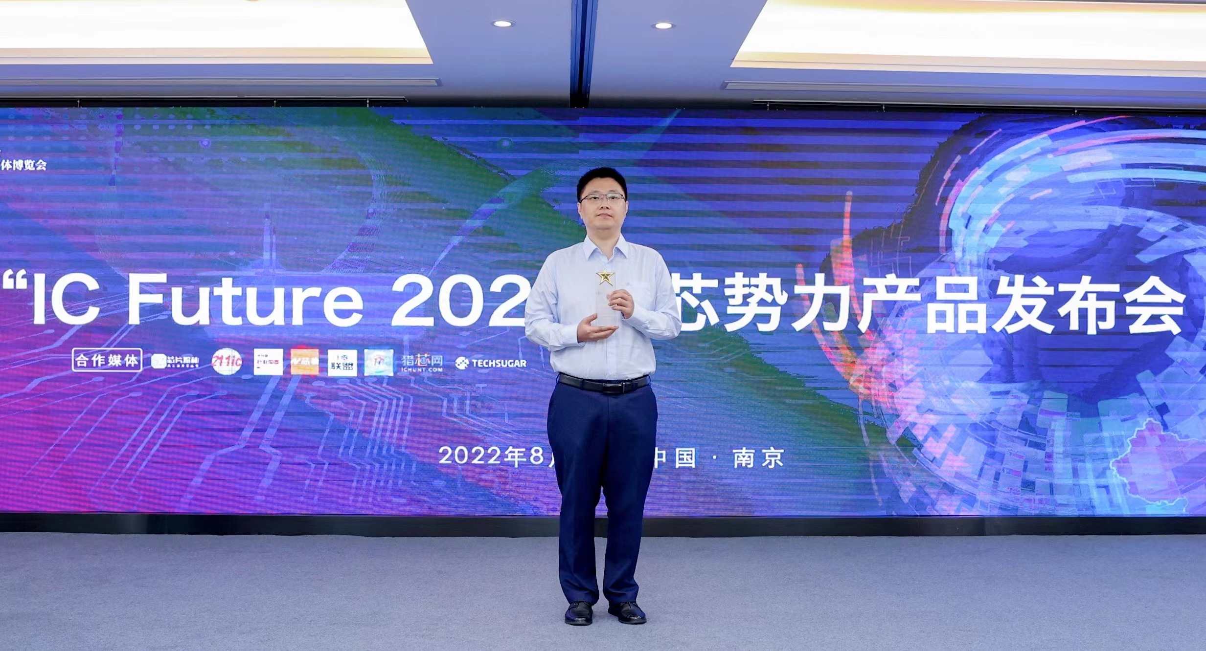 ����Ƽ�ն������뵼����˫�ϴ󽱣�DDR5�ڴ�ӿ�оƬ���컥������