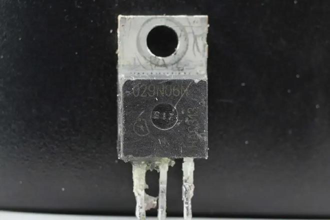 ����ʾ��΢����������������г���Ӣ����ռ�ȳ���������