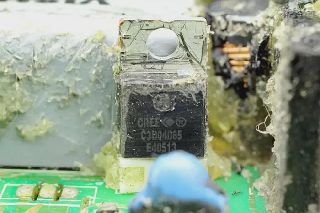 ����ʾ��΢����������������г���Ӣ����ռ�ȳ���������