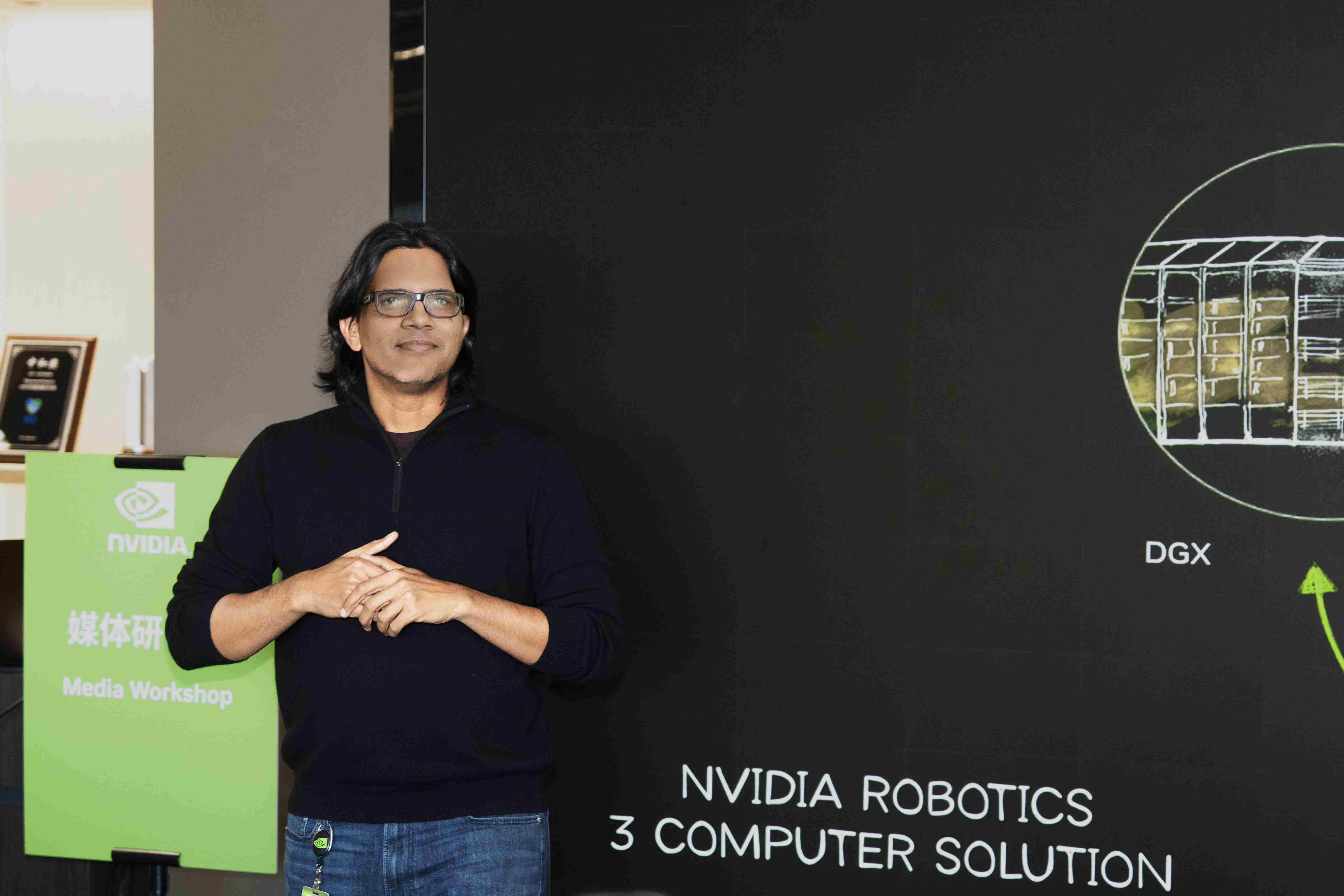 Ӣΰ���������������ƾ֣������˲�ҵ������ٷ�չ�½׶�